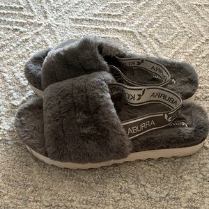 Koolaburra size 10 Fuzz’N grey slippers